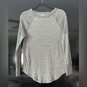 SO Gray Ribbed Knit Long Sleeve Top Size M Comfy Soft material Streetwear casual